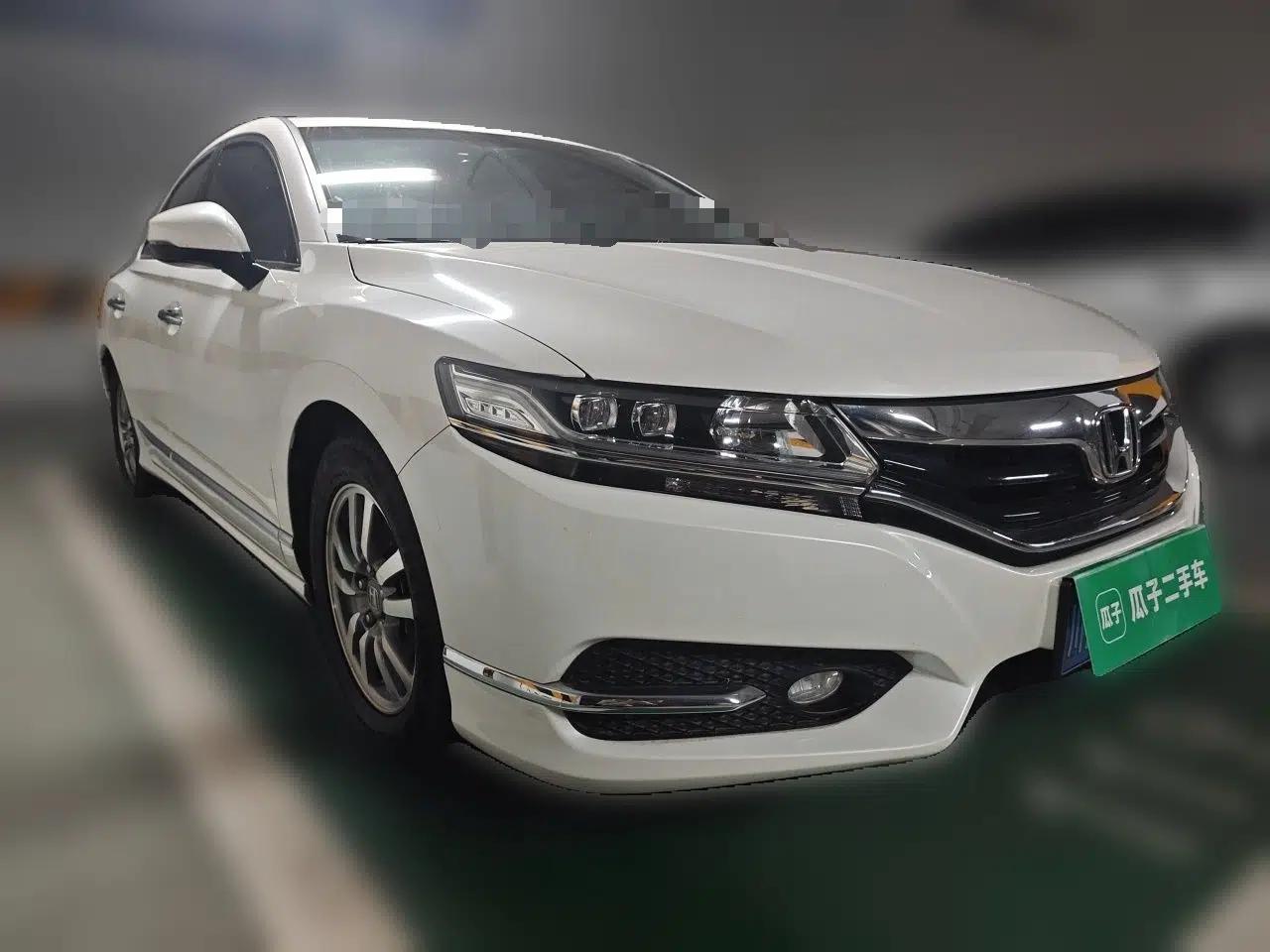 Honda Spirior 2015 2.0L Prestige Edition — миниатюра 3