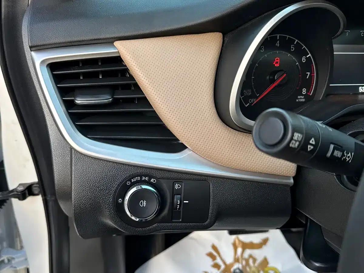Chevrolet Cruze 2022 320 Automatic Enjoy Sunroof Edition — миниатюра 12