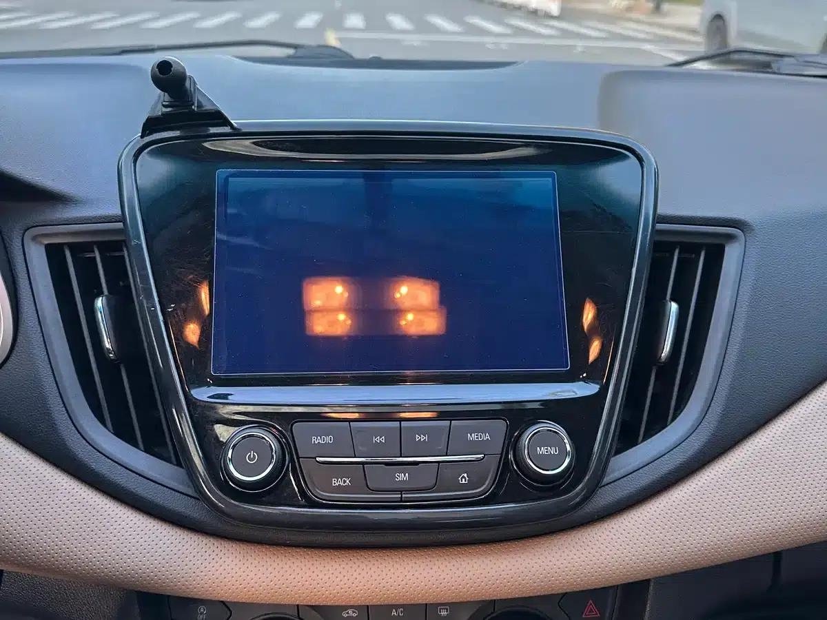 Chevrolet Cruze 2022 320 Automatic Enjoy Sunroof Edition — миниатюра 14