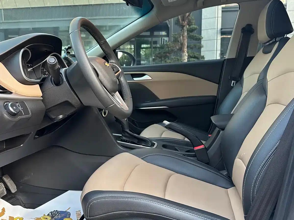 Chevrolet Cruze 2022 320 Automatic Enjoy Sunroof Edition — миниатюра 4