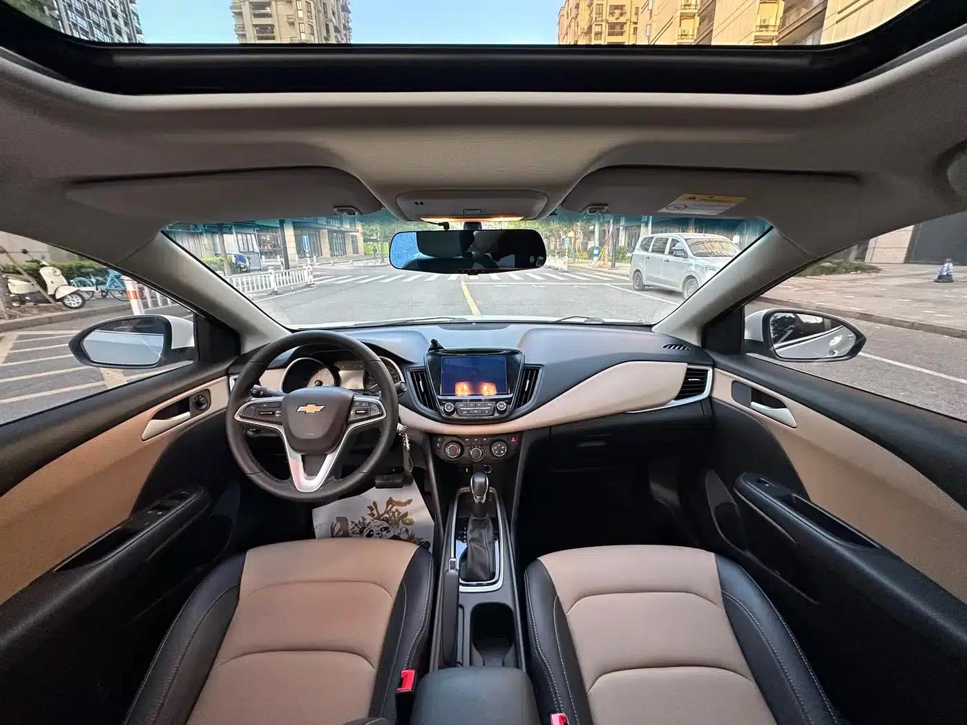 Chevrolet Cruze 2022 320 Automatic Enjoy Sunroof Edition — миниатюра 5