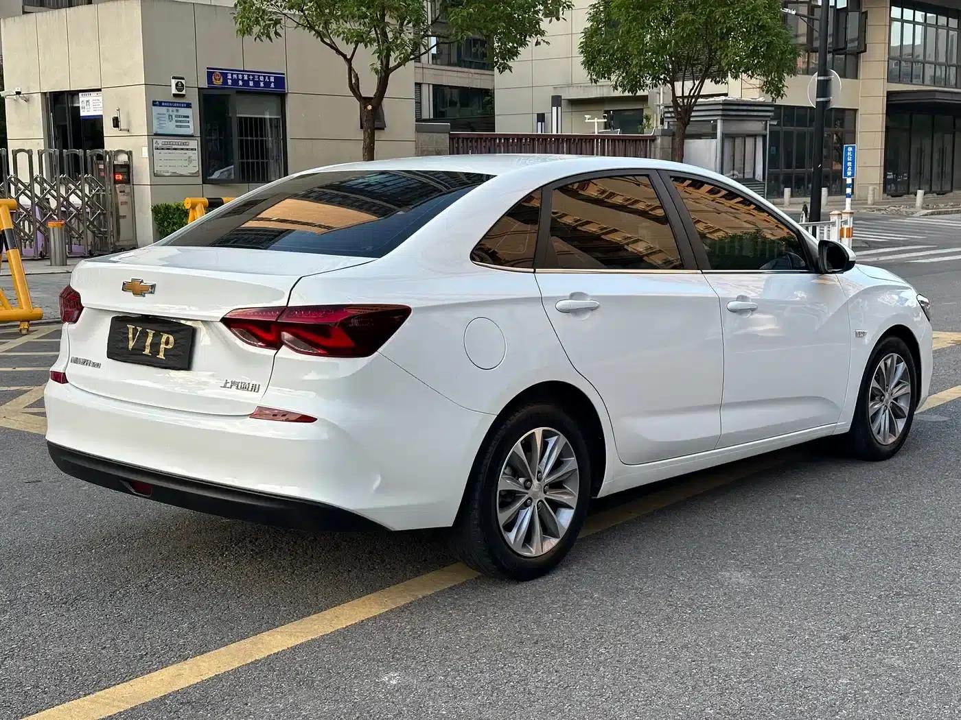 Chevrolet Cruze 2022 320 Automatic Enjoy Sunroof Edition — миниатюра 9