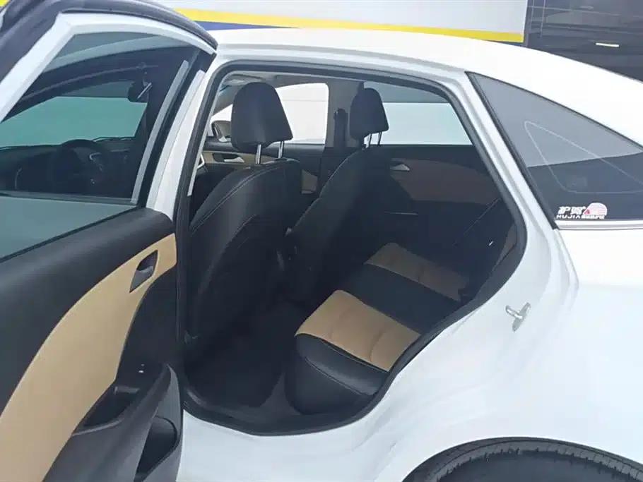 Chevrolet Cruze 2022 320 Automatic Enjoy Sunroof Edition — миниатюра 11