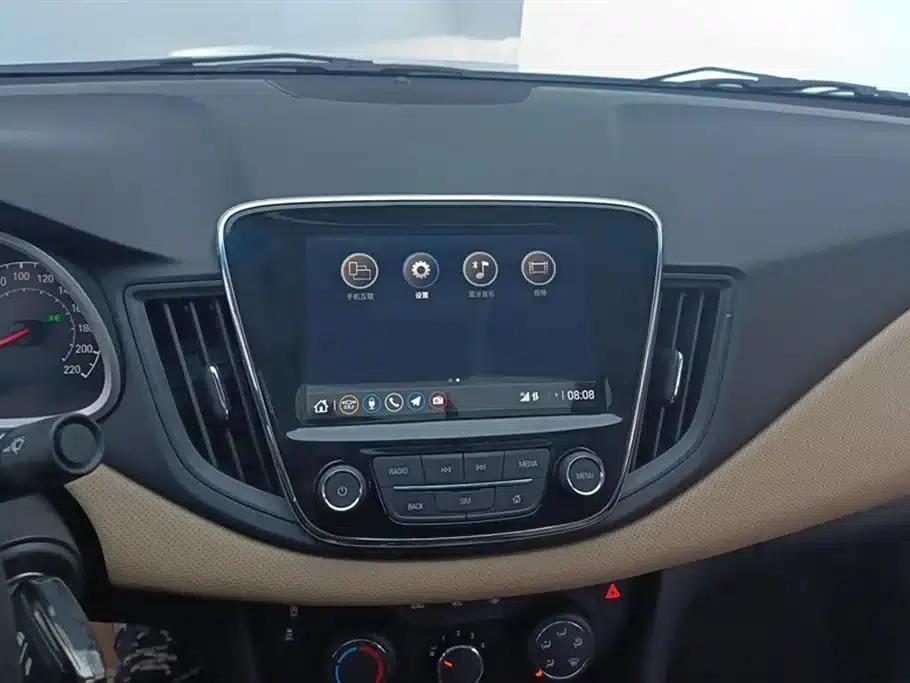 Chevrolet Cruze 2022 320 Automatic Enjoy Sunroof Edition — миниатюра 13