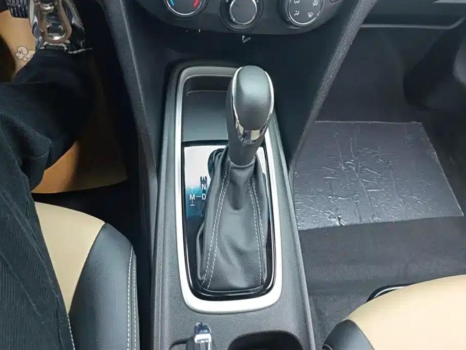 Chevrolet Cruze 2022 320 Automatic Enjoy Sunroof Edition — миниатюра 16