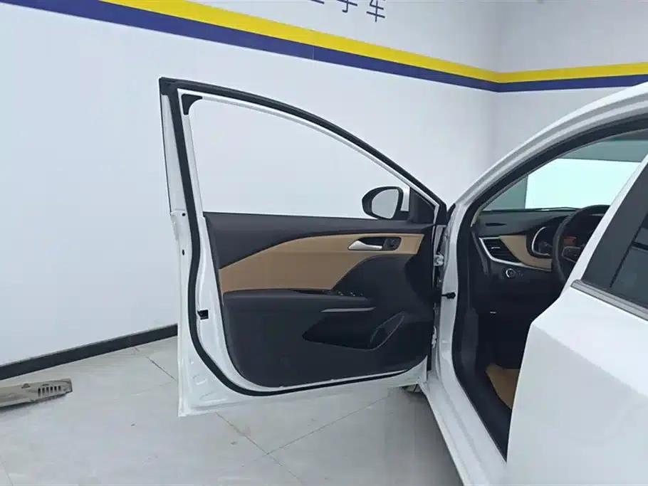 Chevrolet Cruze 2022 320 Automatic Enjoy Sunroof Edition — миниатюра 7