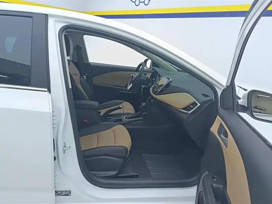 Chevrolet Cruze 2022 320 Automatic Enjoy Sunroof Edition — миниатюра 8