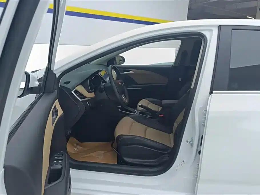 Chevrolet Cruze 2022 320 Automatic Enjoy Sunroof Edition — миниатюра 9