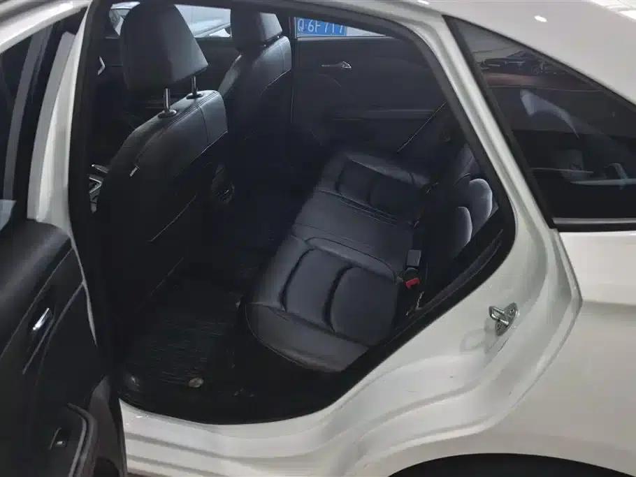Chevrolet Cruze 2020 Mild Hybrid RS 330T Automatic Comfort Edition — миниатюра 11