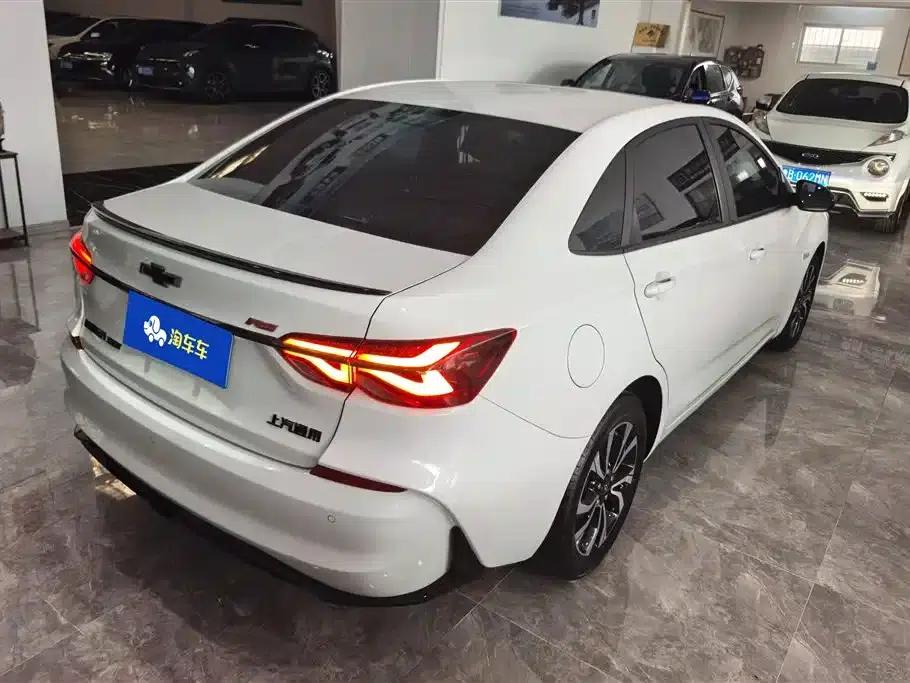 Chevrolet Cruze 2020 Mild Hybrid RS 330T Automatic Comfort Edition — миниатюра 3