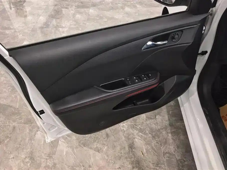Chevrolet Cruze 2020 Mild Hybrid RS 330T Automatic Comfort Edition — миниатюра 7