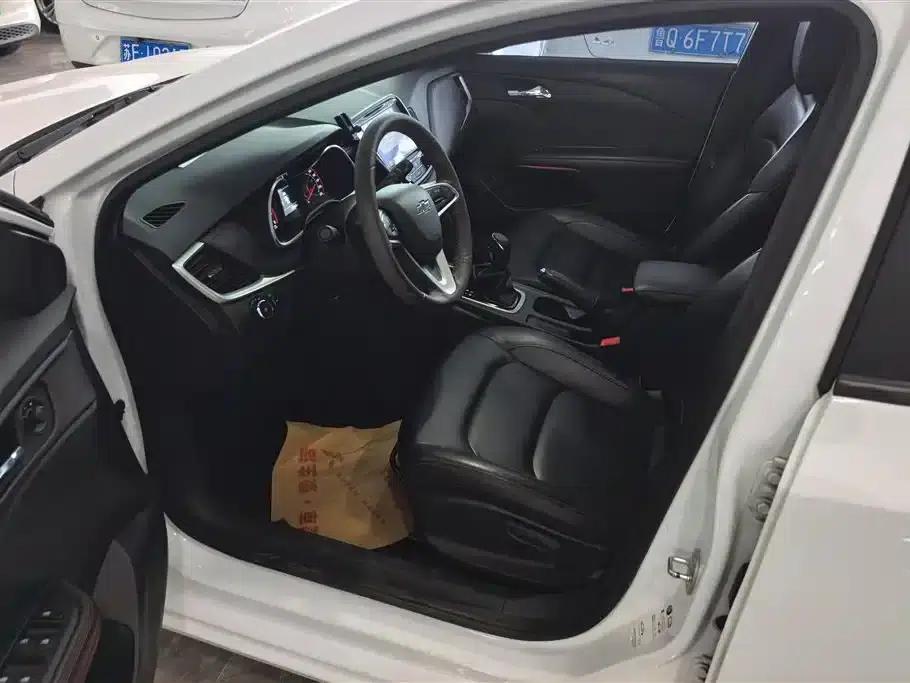 Chevrolet Cruze 2020 Mild Hybrid RS 330T Automatic Comfort Edition — миниатюра 9