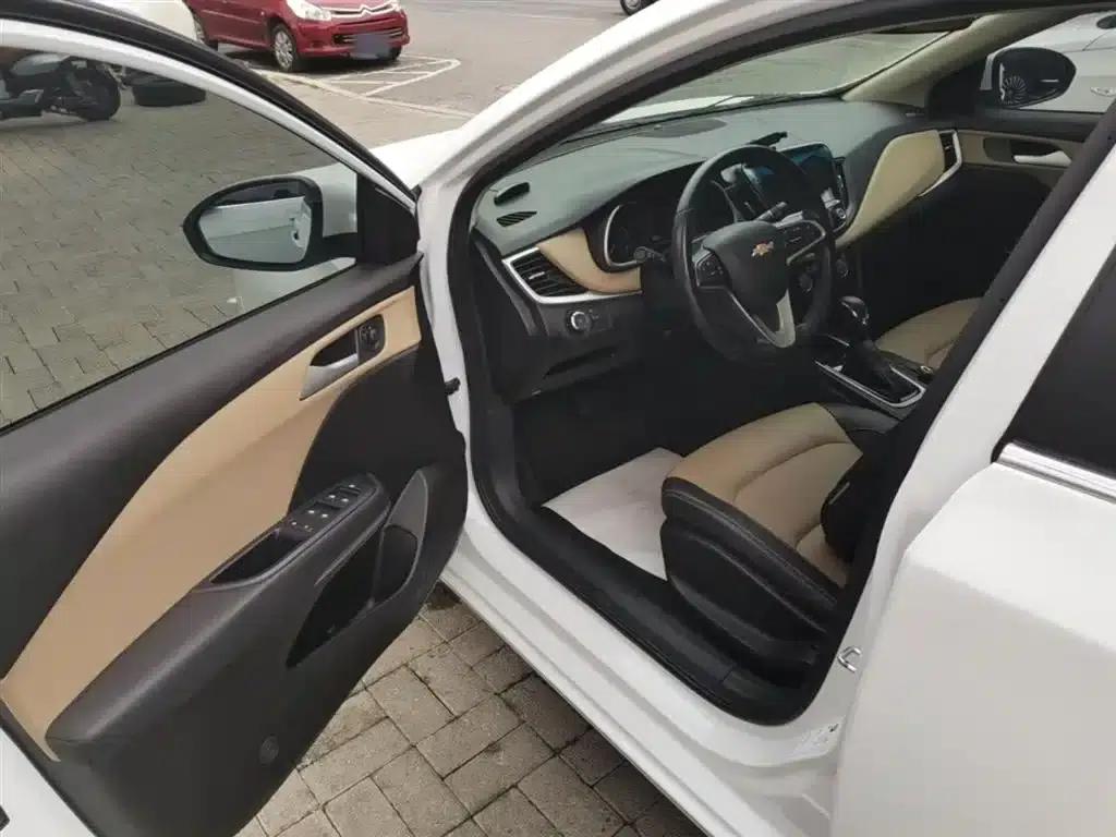 Chevrolet Cruze 2021 320 Automatic Enjoy Sunroof Edition — миниатюра 16