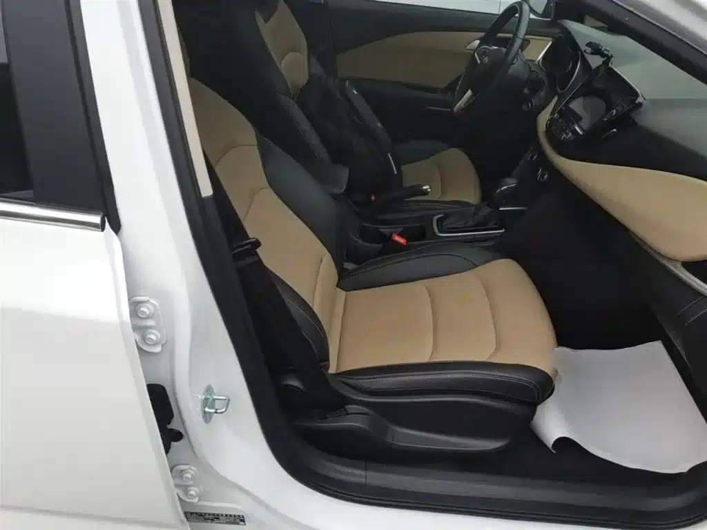 Chevrolet Cruze 2021 320 Automatic Enjoy Sunroof Edition — миниатюра 25