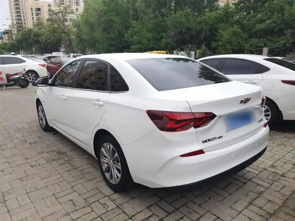 Chevrolet Cruze 2021 320 Automatic Enjoy Sunroof Edition — миниатюра 5