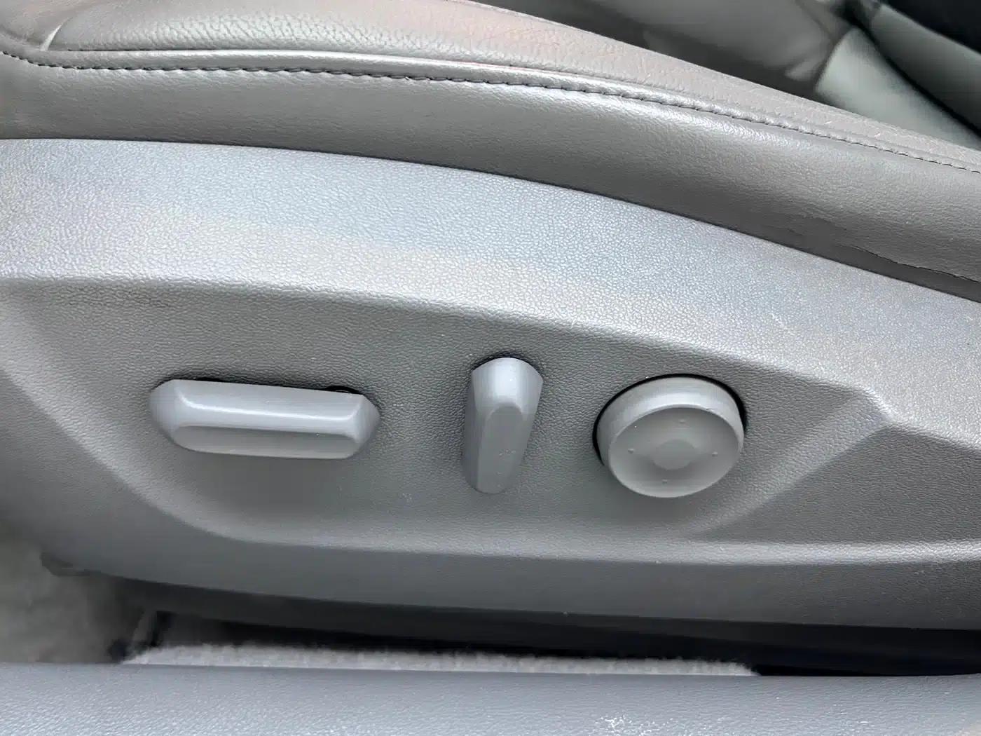 Chevrolet Malibu 2012 2.0L Automatic Comfort Edition — миниатюра 13