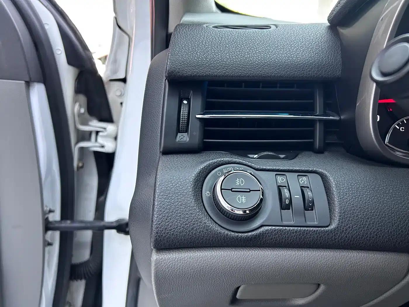 Chevrolet Malibu 2012 2.0L Automatic Comfort Edition — миниатюра 14