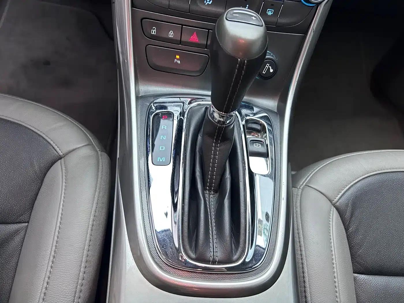 Chevrolet Malibu 2012 2.0L Automatic Comfort Edition — миниатюра 17