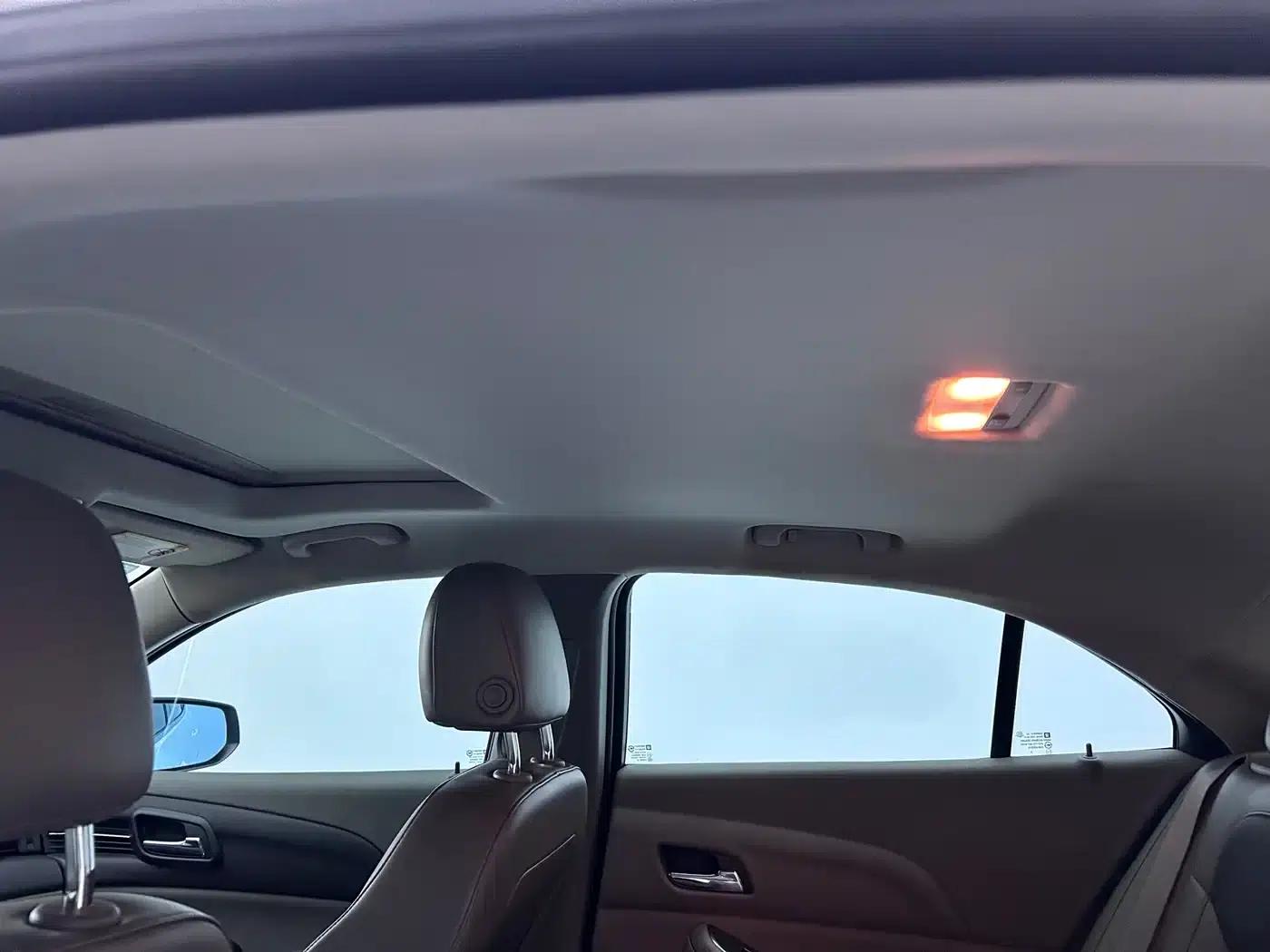 Chevrolet Malibu 2012 2.0L Automatic Comfort Edition — миниатюра 21