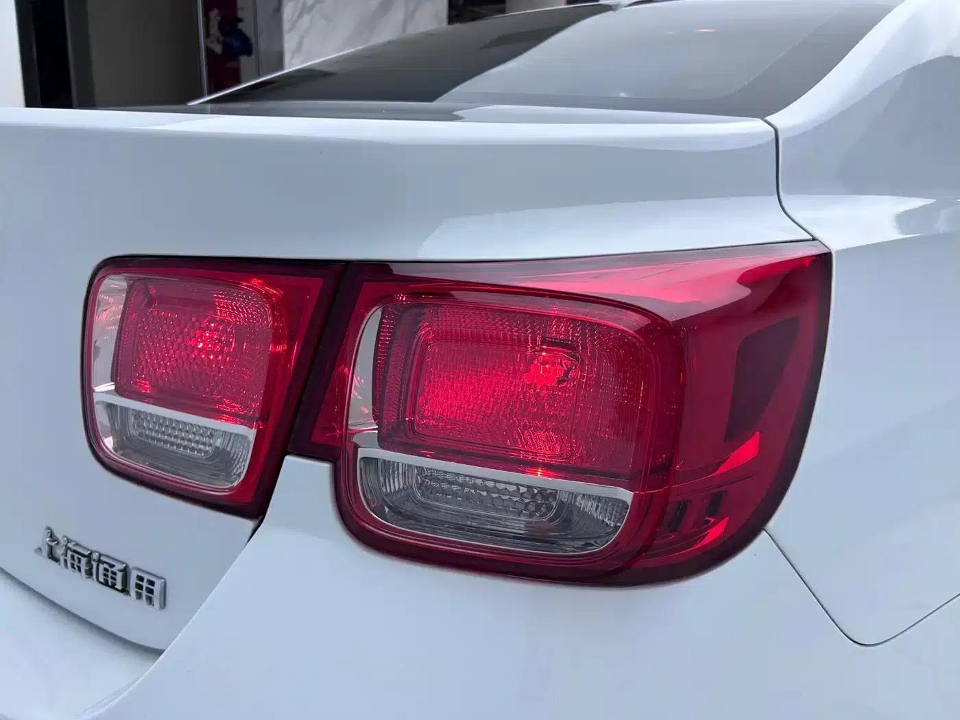 Chevrolet Malibu 2012 2.0L Automatic Comfort Edition — миниатюра 23