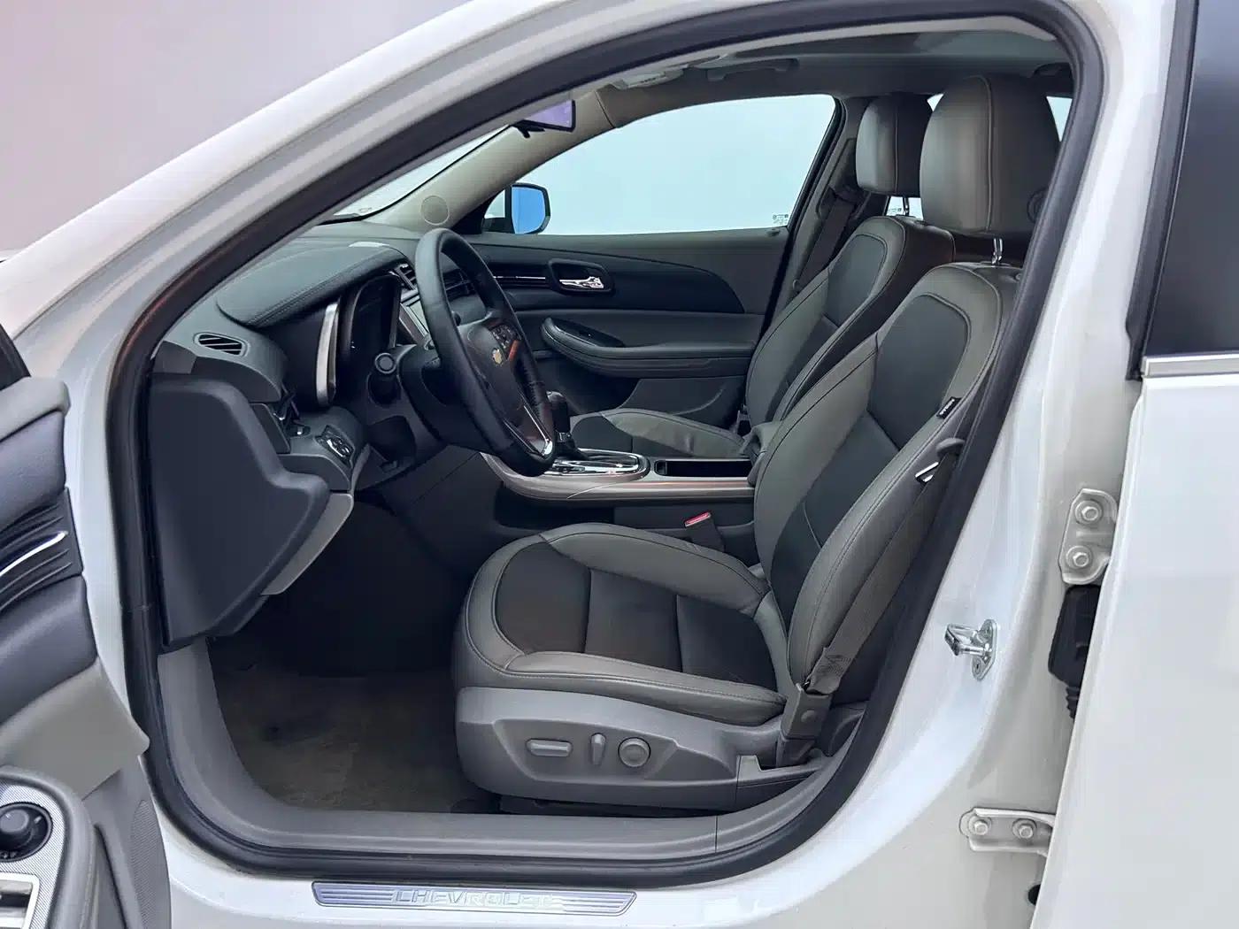 Chevrolet Malibu 2012 2.0L Automatic Comfort Edition — миниатюра 8