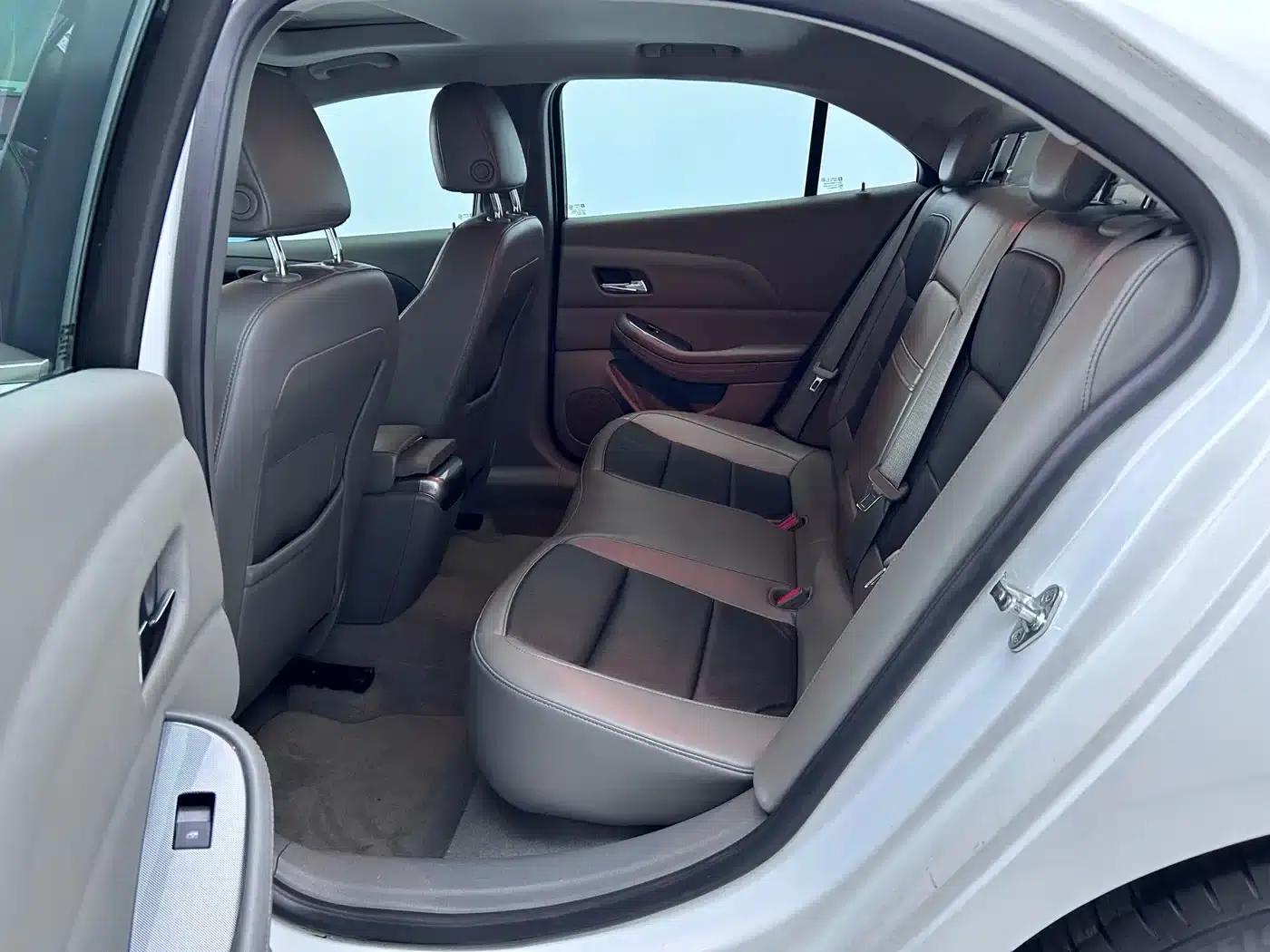 Chevrolet Malibu 2012 2.0L Automatic Comfort Edition — миниатюра 9