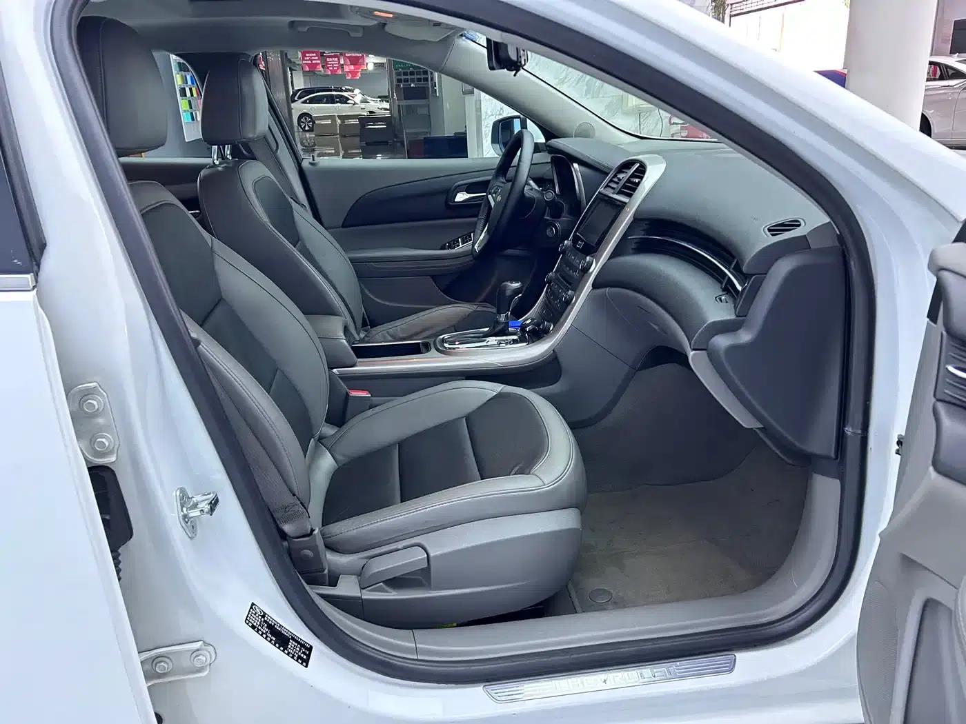 Chevrolet Malibu 2012 2.0L Automatic Comfort Edition — миниатюра 10