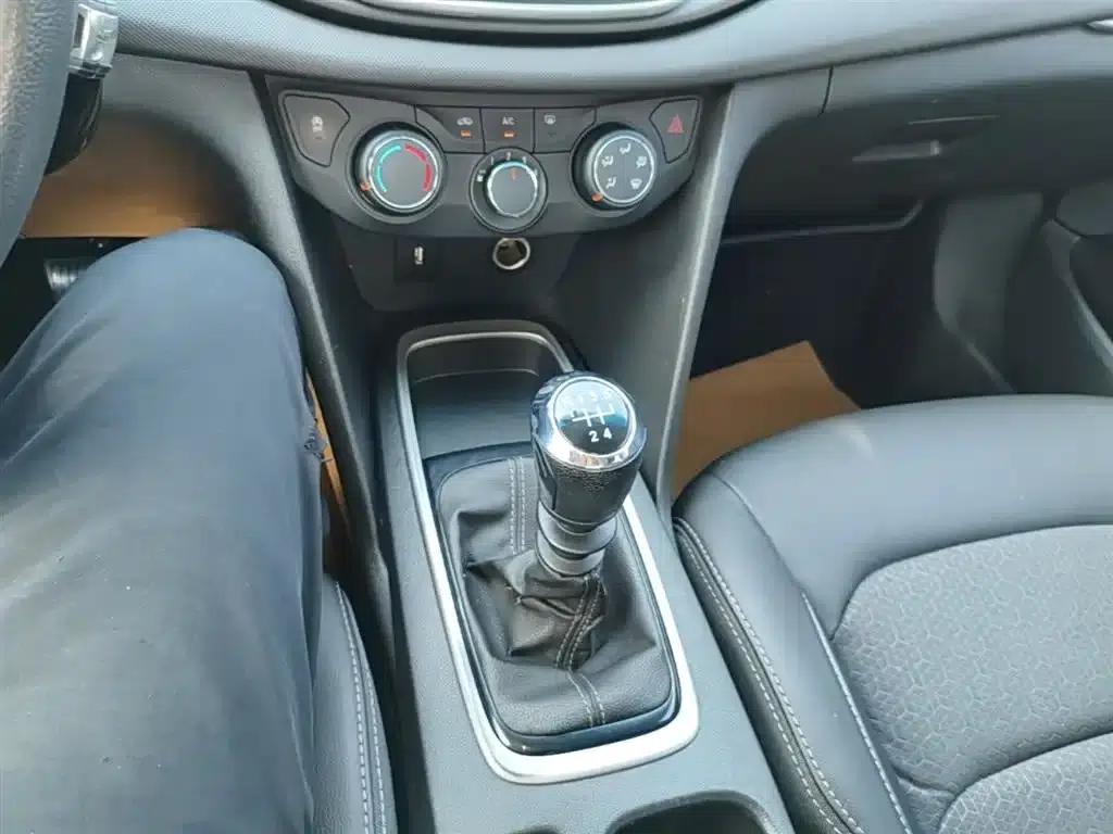 Chevrolet Cruze 2018 320 Manual Comfort Edition — миниатюра 14