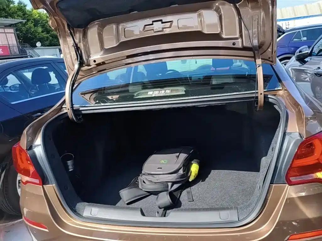 Chevrolet Cruze 2018 320 Manual Comfort Edition — миниатюра 19