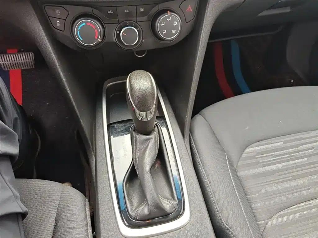 Chevrolet Cruze 2018 320 Automatic Sunroof Edition — миниатюра 14
