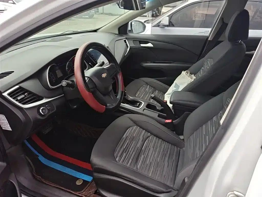 Chevrolet Cruze 2018 320 Automatic Sunroof Edition — миниатюра 15