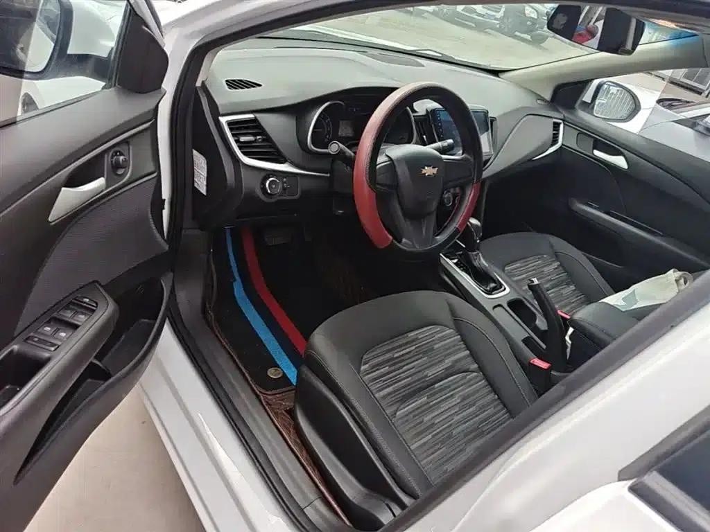Chevrolet Cruze 2018 320 Automatic Sunroof Edition — миниатюра 16