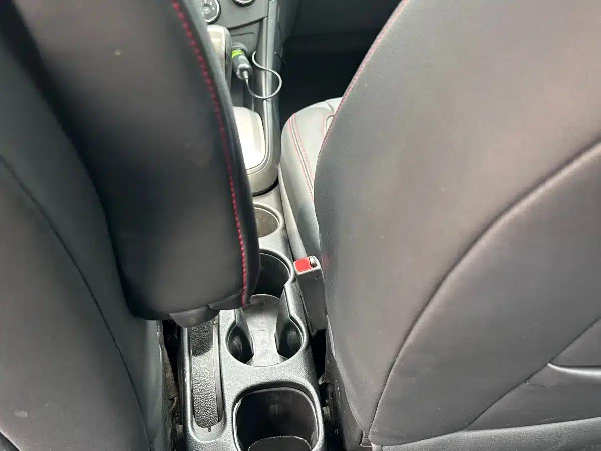 Chevrolet Trax 2016 1.4T Automatic 2WD Comfort Sunroof Edition — миниатюра 16