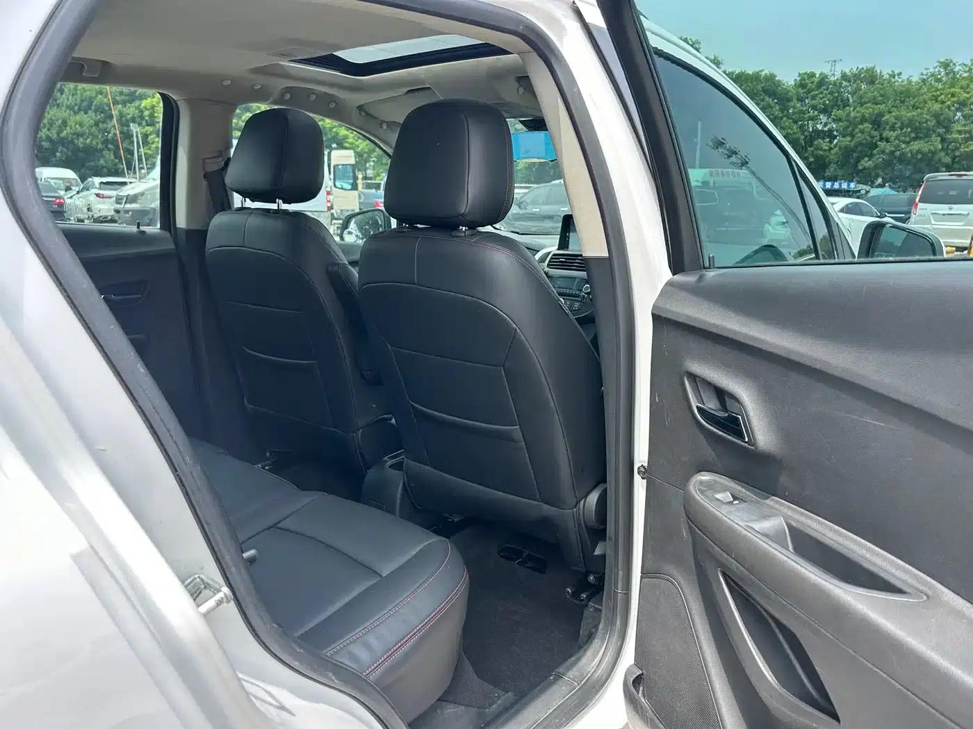 Chevrolet Trax 2016 1.4T Automatic 2WD Comfort Sunroof Edition — миниатюра 21