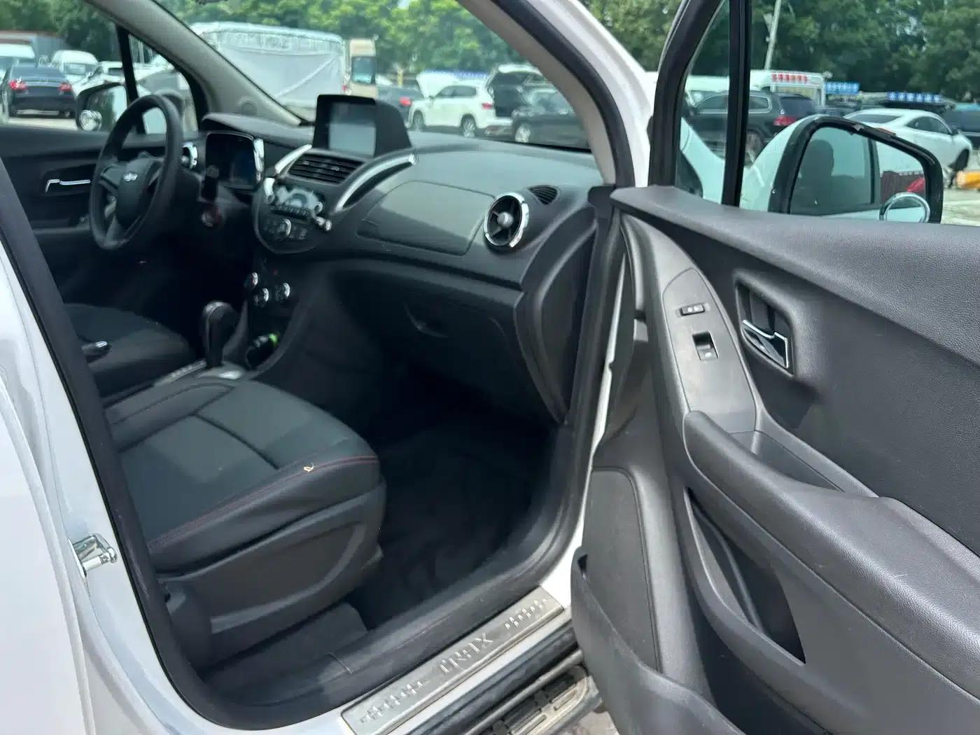 Chevrolet Trax 2016 1.4T Automatic 2WD Comfort Sunroof Edition — миниатюра 24