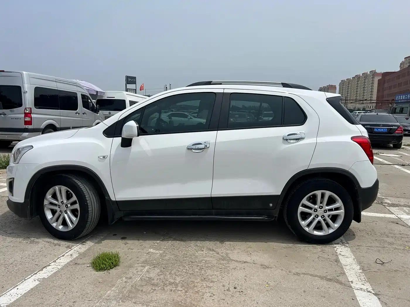 Chevrolet Trax 2016 1.4T Automatic 2WD Comfort Sunroof Edition — миниатюра 4