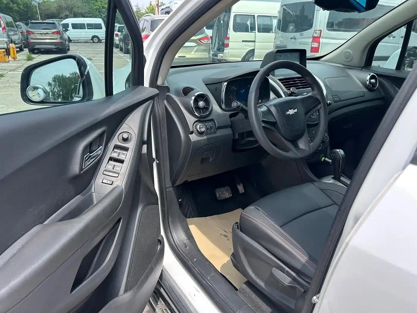 Chevrolet Trax 2016 1.4T Automatic 2WD Comfort Sunroof Edition — миниатюра 9