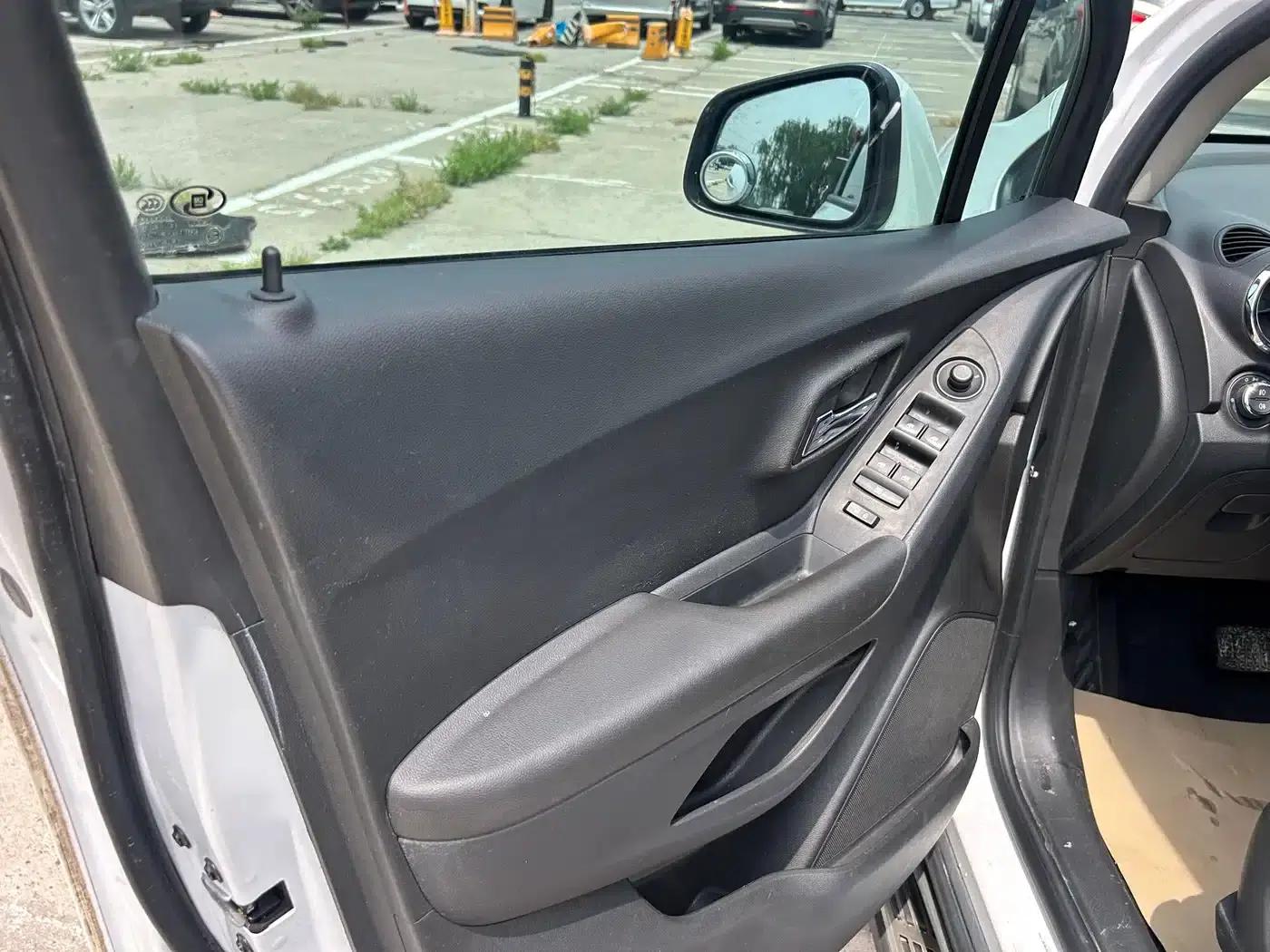 Chevrolet Trax 2016 1.4T Automatic 2WD Comfort Sunroof Edition — миниатюра 10