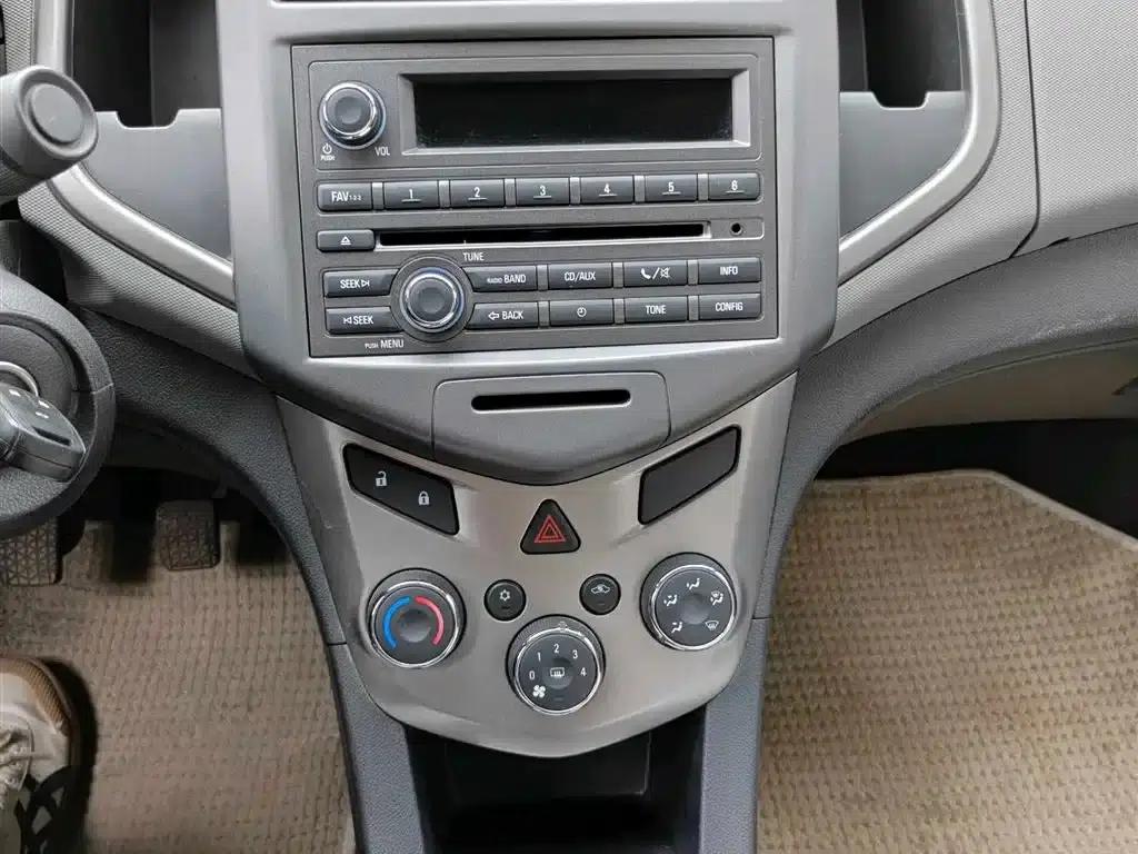2011 Aveo Sedan 1.4L MT SL — миниатюра 5