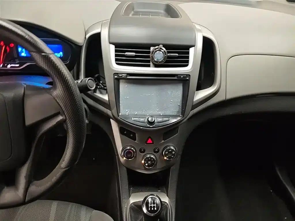 2014 Aveo Sedan 1.4SL MT Comfort Edition — миниатюра 13