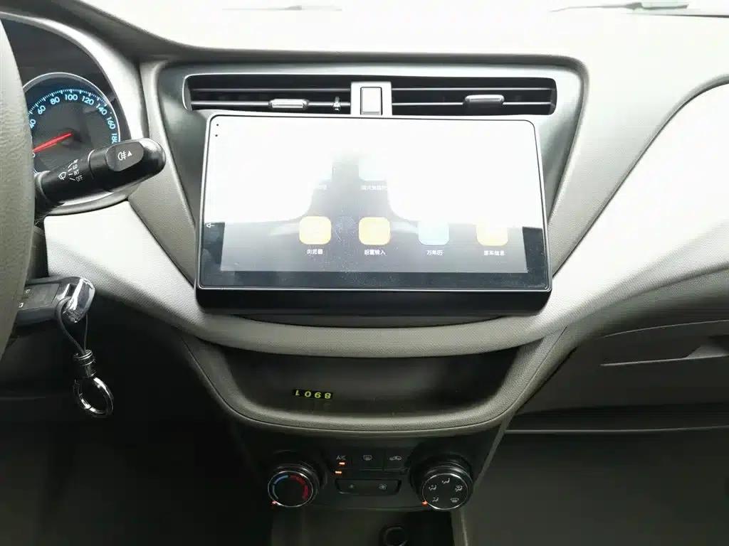 Chevrolet Aveo RV 2018 1.5L Automatic Comfort Edition — миниатюра 12