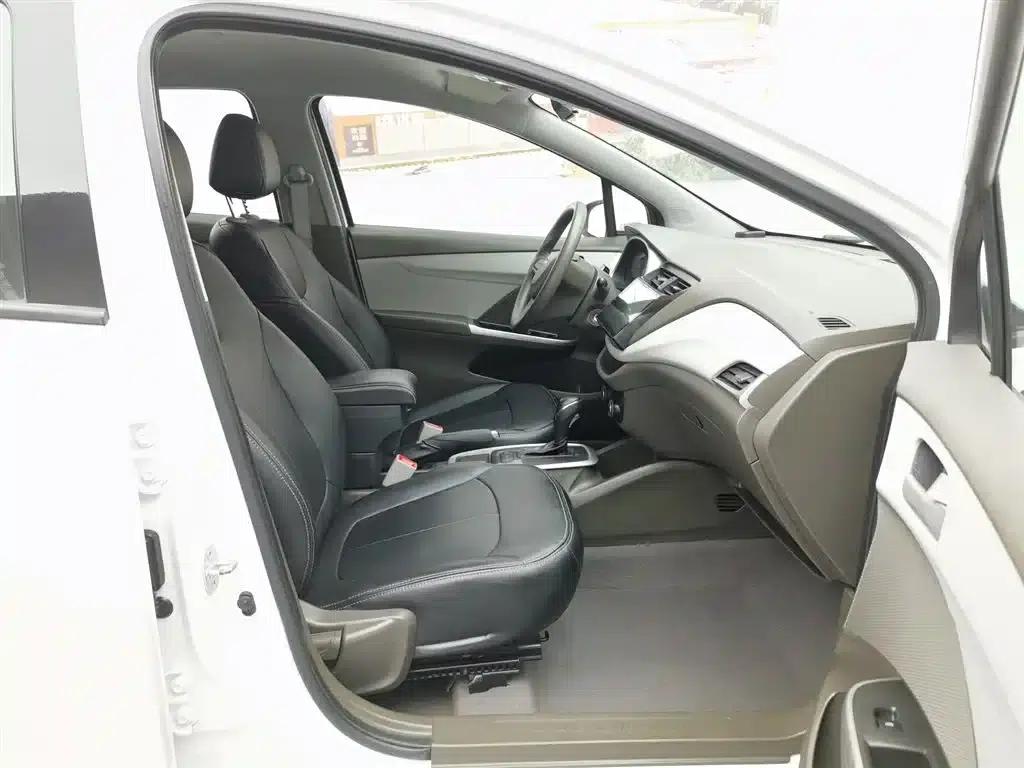 Chevrolet Aveo RV 2018 1.5L Automatic Comfort Edition — миниатюра 23