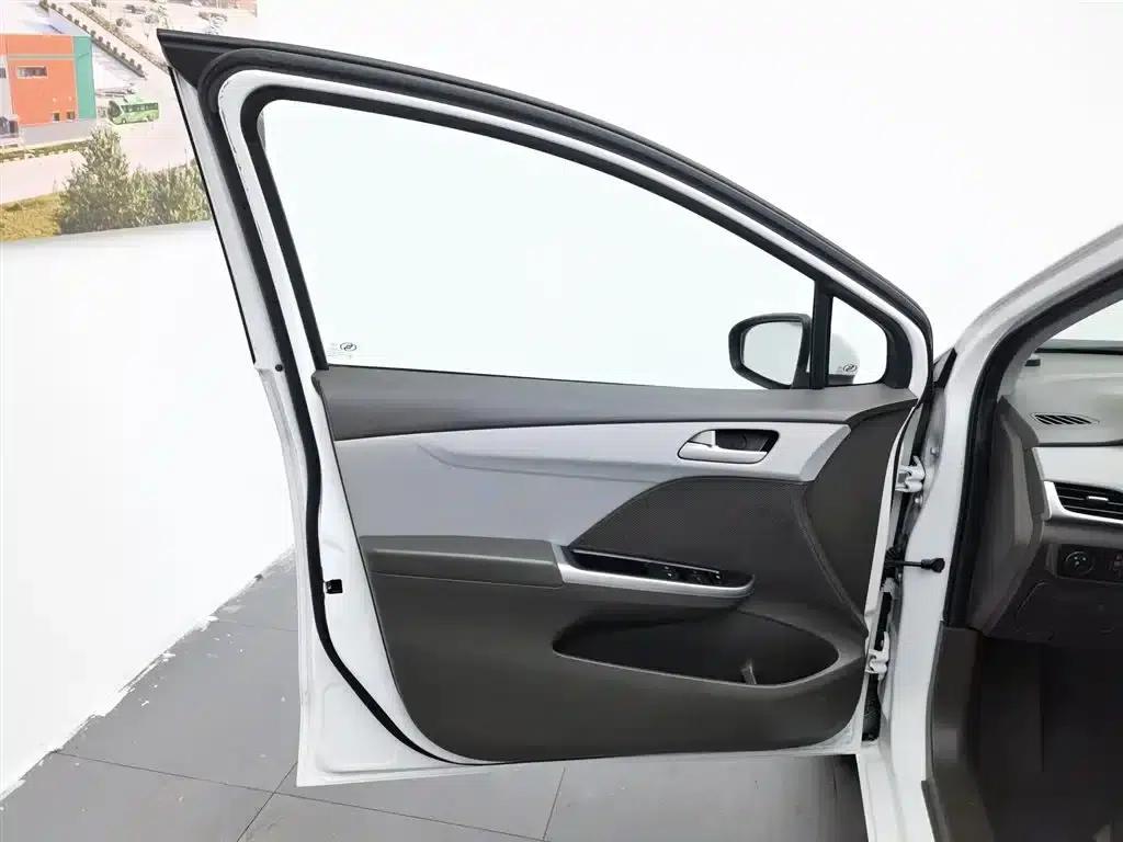 Chevrolet Aveo RV 2018 1.5L Automatic Comfort Edition — миниатюра 8
