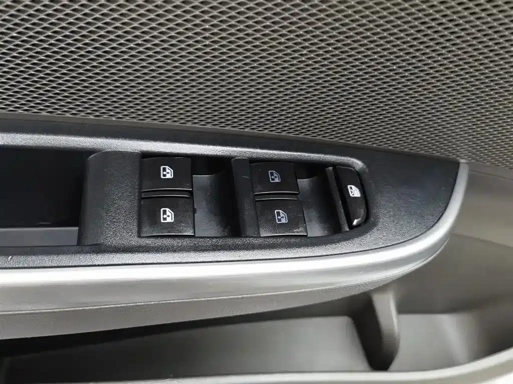 Chevrolet Aveo RV 2018 1.5L Automatic Comfort Edition — миниатюра 9