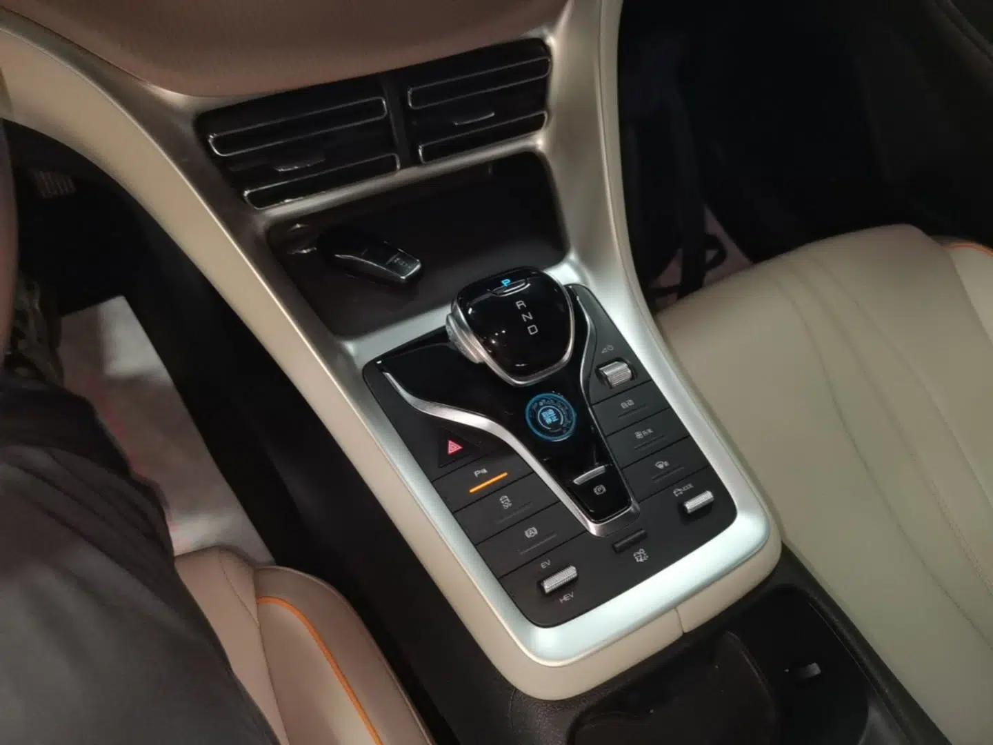 BYD Song Pro New Energy 2023 Champion Edition DM-i 71KM Leading Model — миниатюра 16