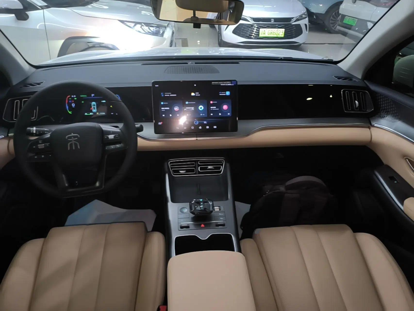 BYD Song Pro New Energy 2025 Second-Generation DM-i 75KM Leading Edition — миниатюра 13