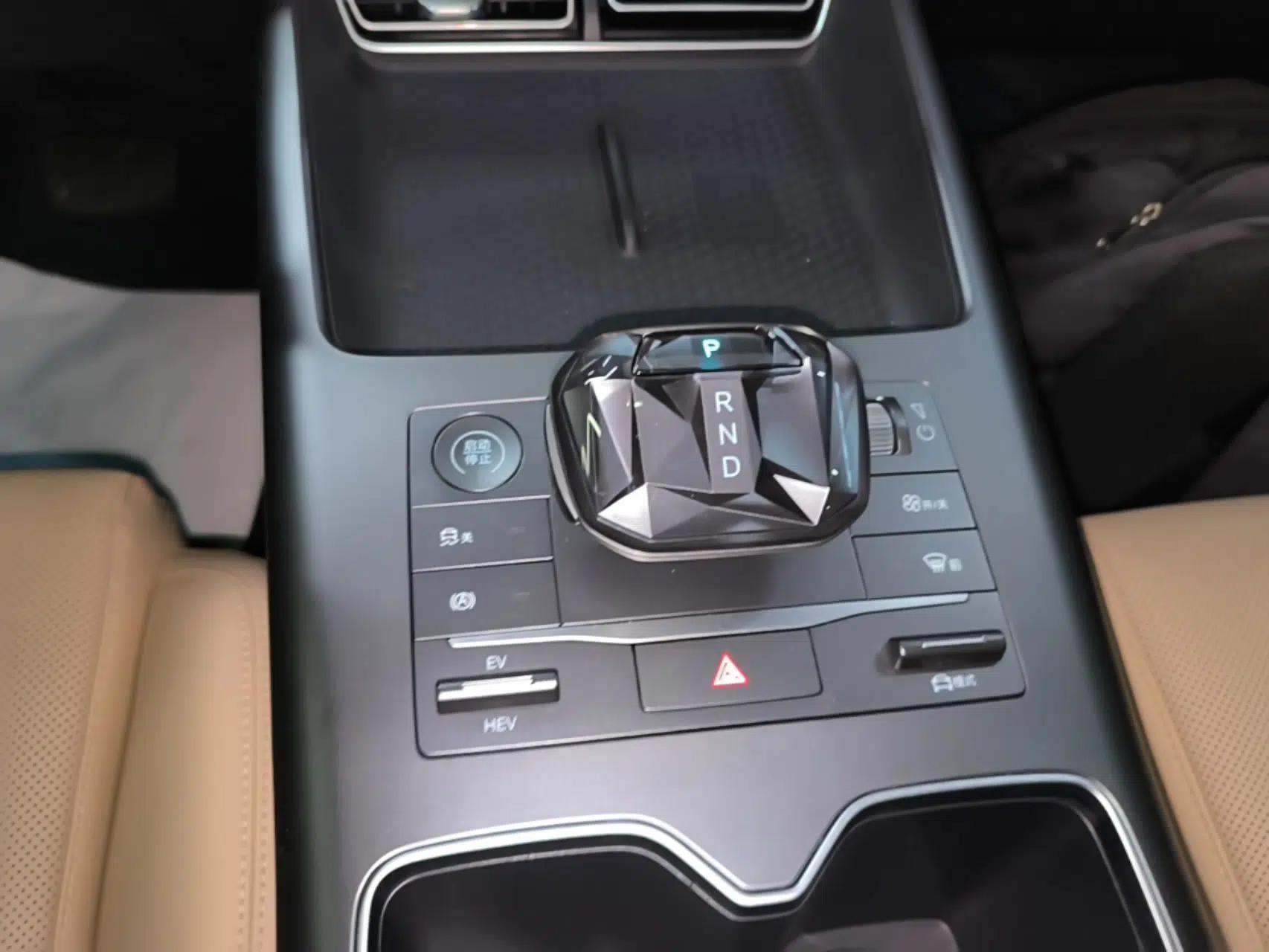 BYD Song Pro New Energy 2025 Second-Generation DM-i 75KM Leading Edition — миниатюра 17