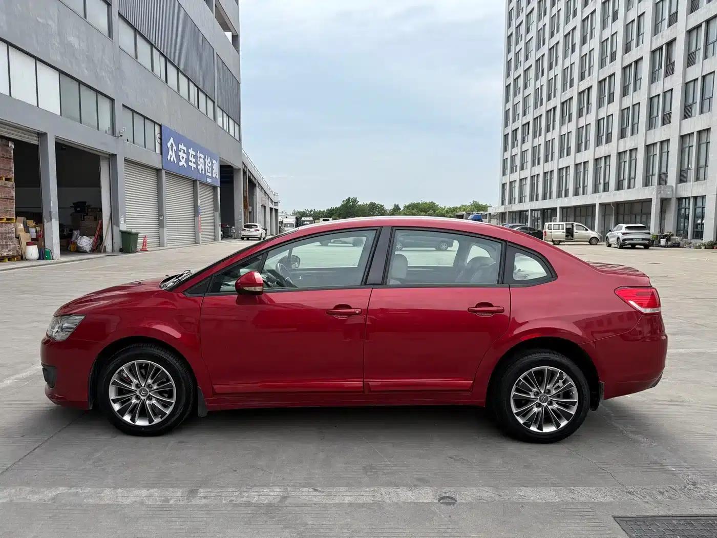Citroën C4 2014 1.6L Manual In-Car Connectivity Edition — миниатюра 3