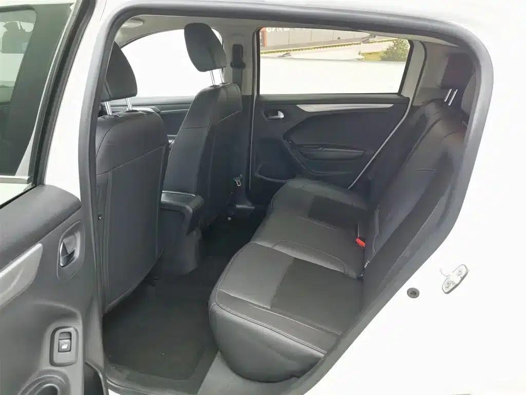 Citroën C3-XR 2015 1.6L Manual Pioneer Edition — миниатюра 15