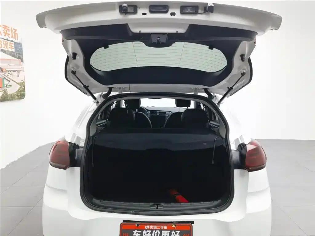 Citroën C3-XR 2015 1.6L Manual Pioneer Edition — миниатюра 16